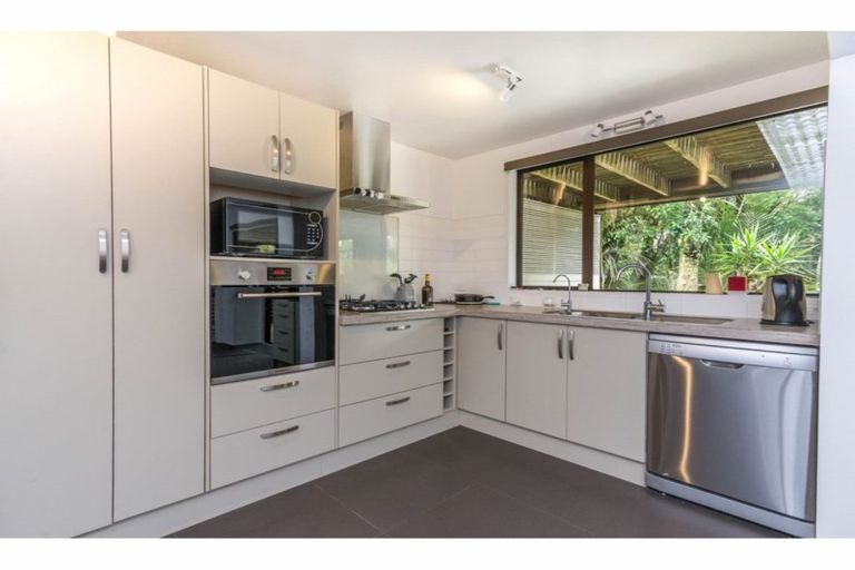 Photo of property in 215 Shaw Road, Titirangi, Auckland, 0604