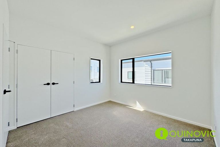 Photo of property in 7d Buisson Glade, West Harbour, Auckland, 0618