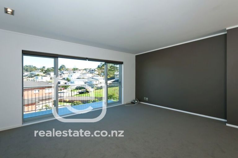 Photo of property in 62 Rising Parade, Fairview Heights, Auckland, 0632