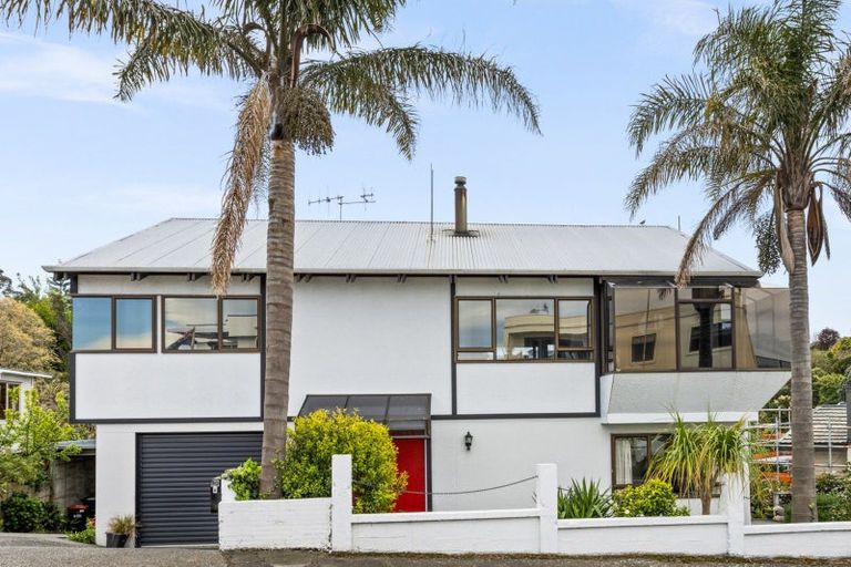 Photo of property in 30a Enfield Road, Hospital Hill, Napier, 4110