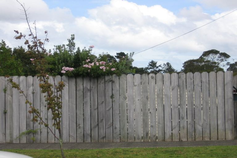 Photo of property in 1/73 Beach Haven Road, Beach Haven, Auckland, 0626