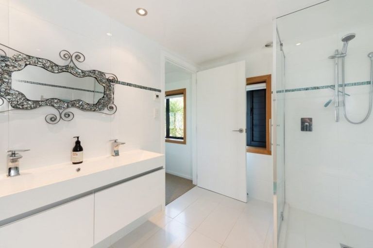 Photo of property in 12 Beach Grove, Omokoroa, 3114