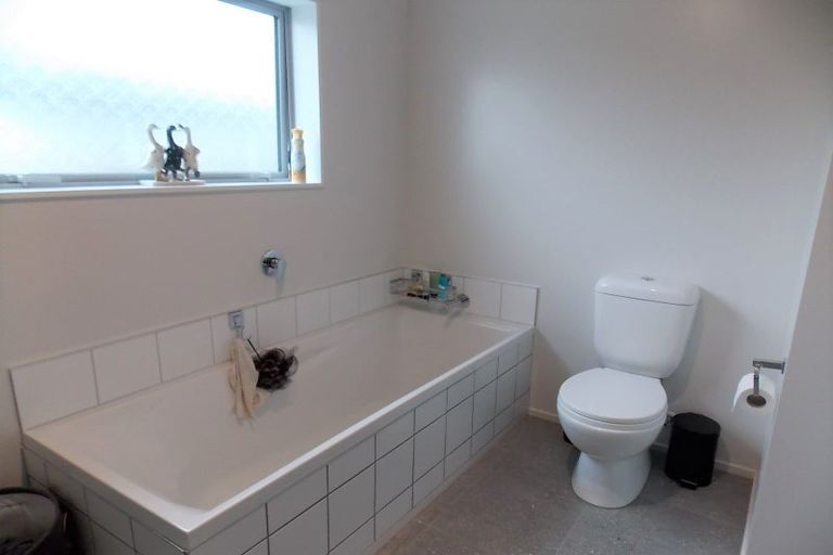 Photo of property in 35 Havana Rise, Grenada Village, Wellington, 6037