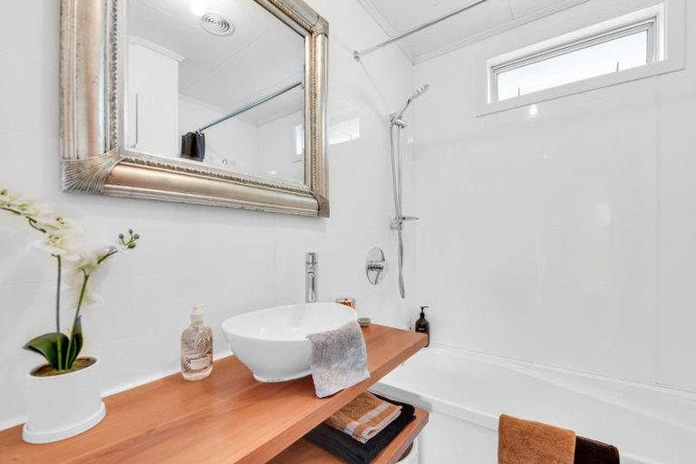 Photo of property in 8a Windlesham Place, Wakefield, 7025