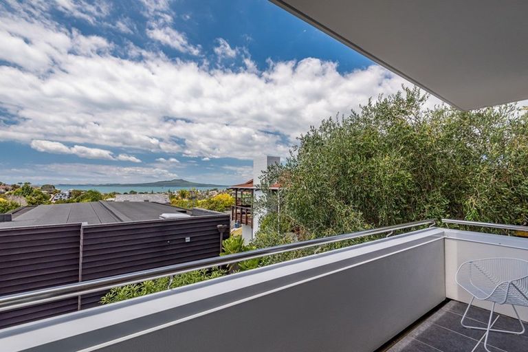 Photo of property in 2/55 Parr Terrace, Castor Bay, Auckland, 0620