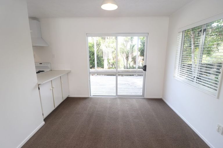 Photo of property in 19 Rehia Road, Massey, Auckland, 0614