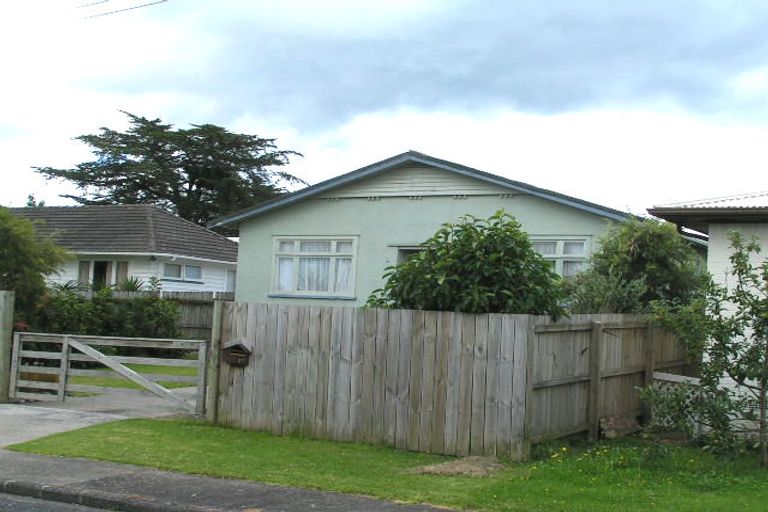Photo of property in 1c Rutherford Street, Belmont, Auckland, 0622