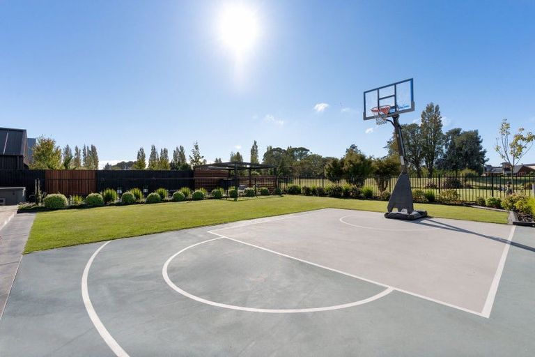 Photo of property in 13 Karere Avenue, Marshland, Christchurch, 8083