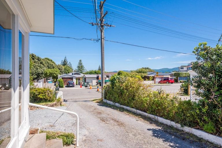 Photo of property in 16 Wharemauku Road, Raumati Beach, Paraparaumu, 5032