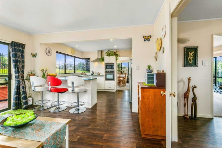 Photo of property in 9 San Fernando Way, Henderson, Auckland, 0612