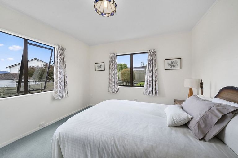 Photo of property in 5 Roman Close, Silverstream, Upper Hutt, 5019