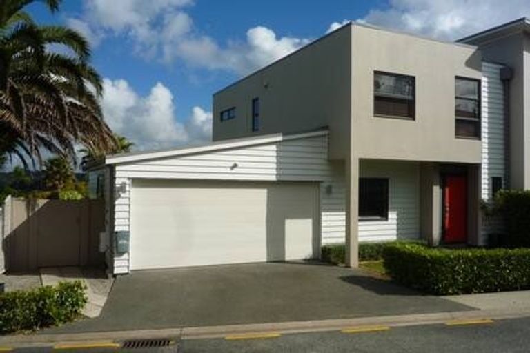 Photo of property in 1/40 Scarlet Oak Drive, Schnapper Rock, Auckland, 0632