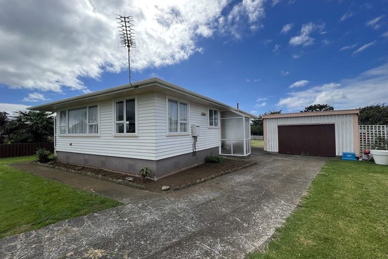Photo of property in 6 Pamu Place, Waitara, 4320