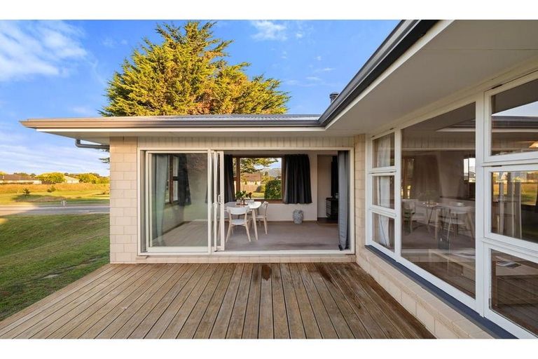 Photo of property in 302 Wigram Road, Wigram, Christchurch, 8025