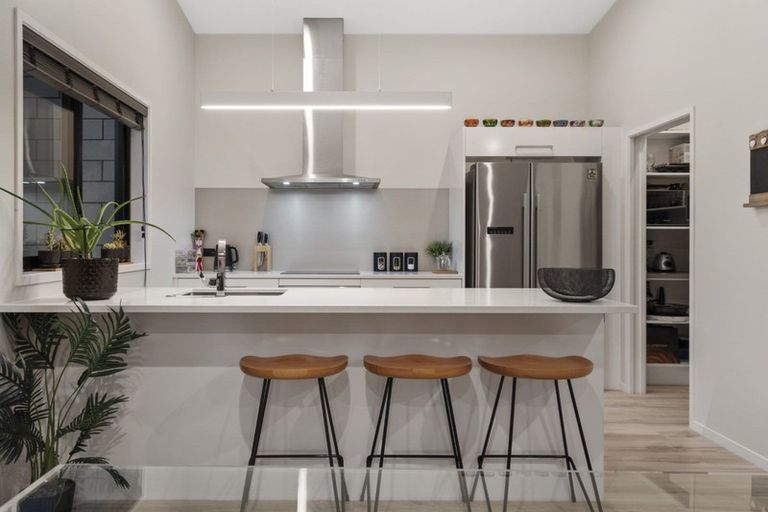 Photo of property in 82 Awataha Crescent, Pyes Pa, Tauranga, 3110