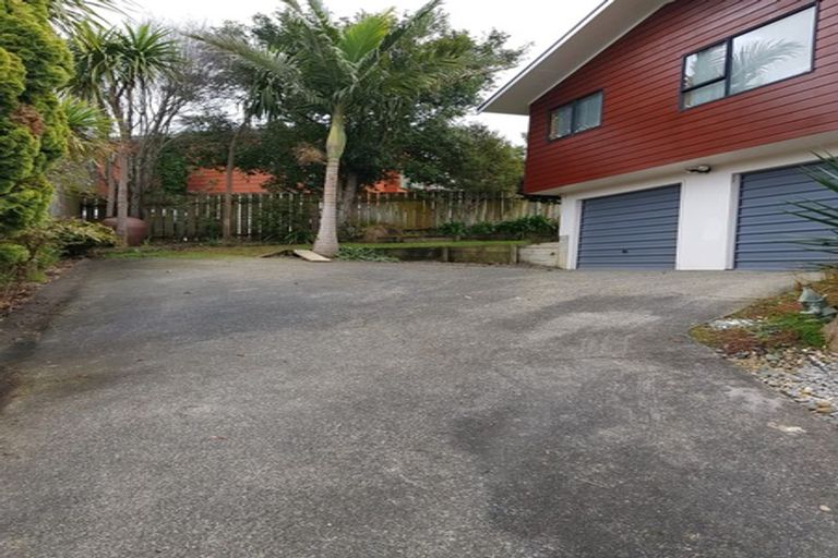 Photo of property in 2/15 Witheford Drive, Bayview, Auckland, 0629