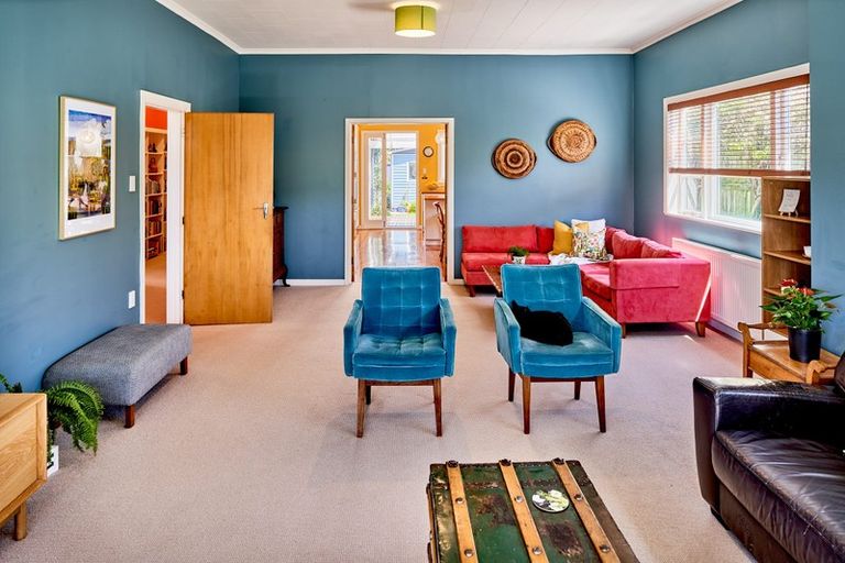 Photo of property in 2 Roxburgh Grove, Petone, Lower Hutt, 5012