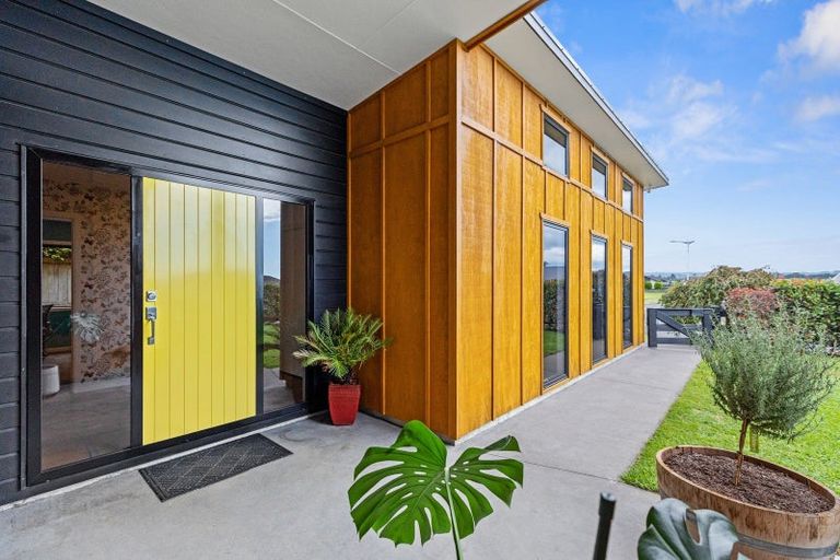 Photo of property in 2 Benmore Crescent, Pyes Pa, Tauranga, 3112