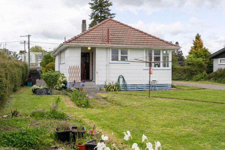 Photo of property in 16 Kummer Crescent, Masterton, 5810