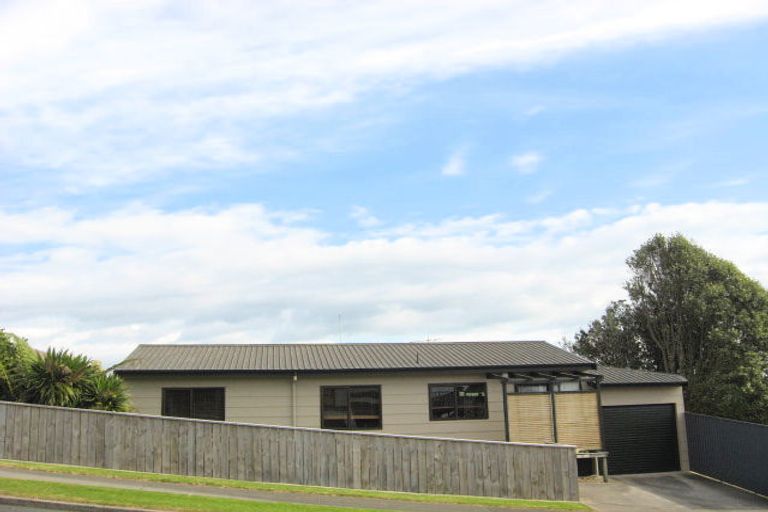 Photo of property in 12 Darwin Crescent, Spotswood, New Plymouth, 4310