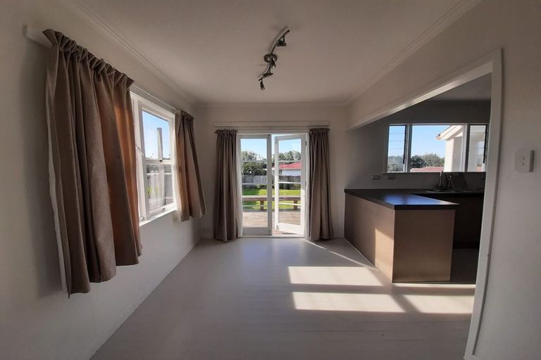 Photo of property in 26 Crawford Avenue, Mangere Bridge, Auckland, 2022