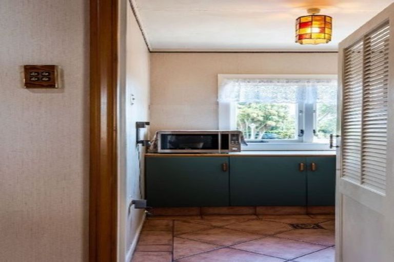 Photo of property in 475 Glenfield Road, Glenfield, Auckland, 0629