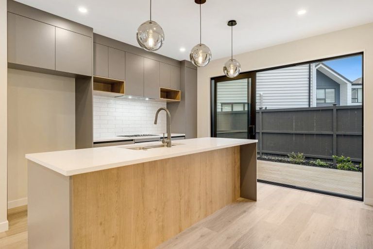 Photo of property in 10 Babos Avenue, Kumeu, 0810