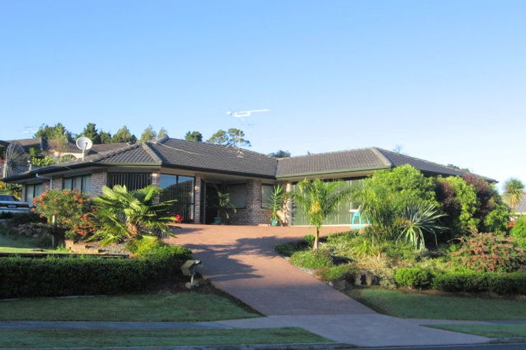 Photo of property in 20 De Havilland Drive, Goodwood Heights, Auckland, 2105