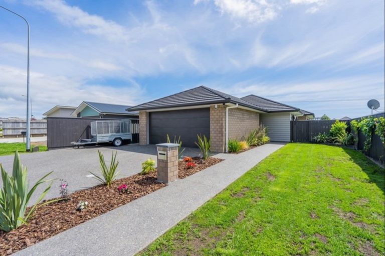 Photo of property in 7 Mahia Lane, Waikanae, 5036