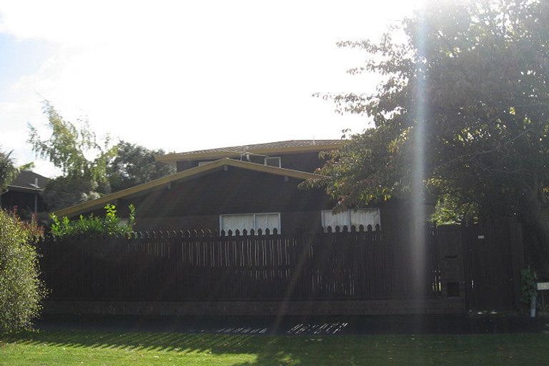 Photo of property in 2/12 Tyndale Place, Ilam, Christchurch, 8041