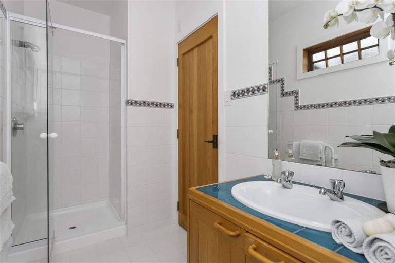 Photo of property in 2/15 Sylvan Park Avenue, Milford, Auckland, 0620