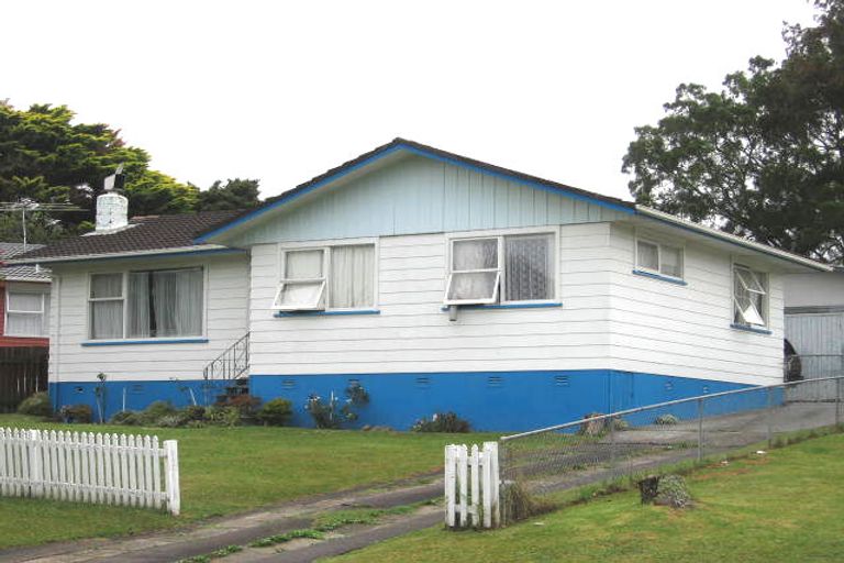 Photo of property in 82 Farquhar Road, Glendene, Auckland, 0602
