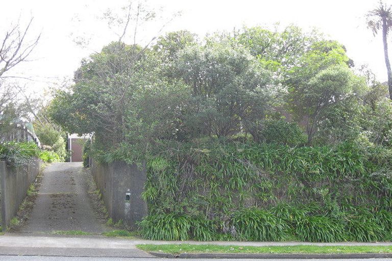 Photo of property in 33 Tarahua Road, Vogeltown, New Plymouth, 4310