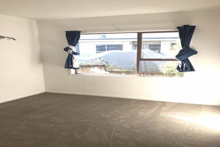 Photo of property in 8 Heaton Grove, Chatswood, Auckland, 0626