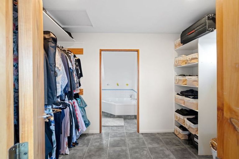 Photo of property in 18 Marram Way, Peka Peka, Waikanae, 5391