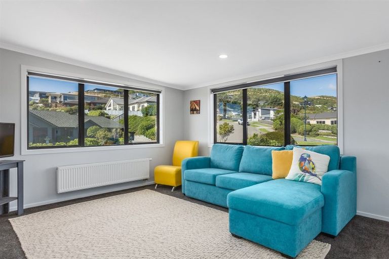 Photo of property in 4 The Fjord, Aotea, Porirua, 5024