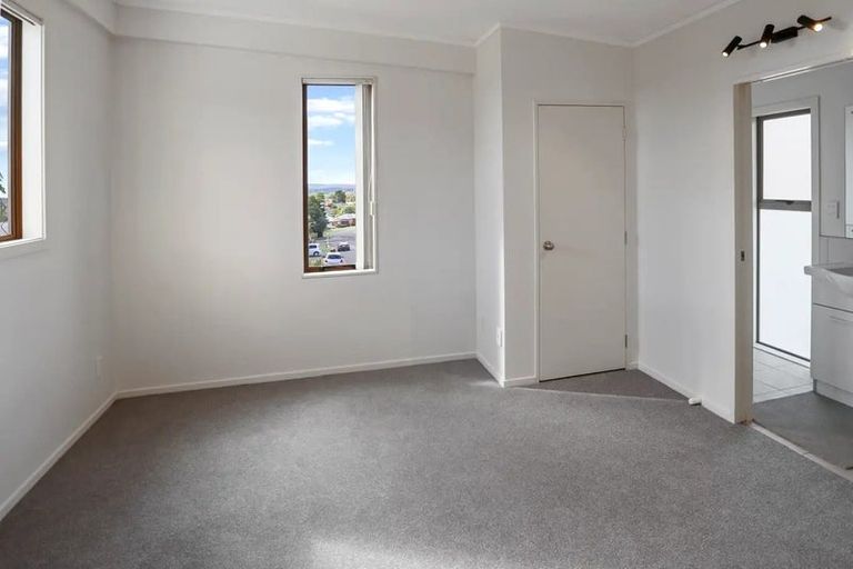 Photo of property in 16 Merlot Lane, Pukekohe, 2120