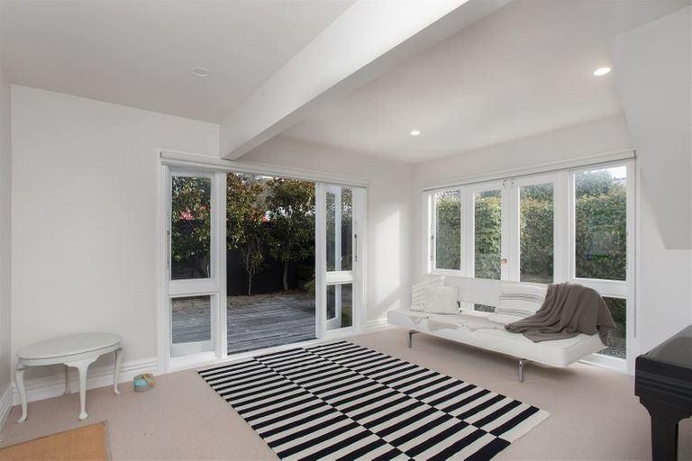 Photo of property in 60 Wiggins Street, Sumner, Christchurch, 8081