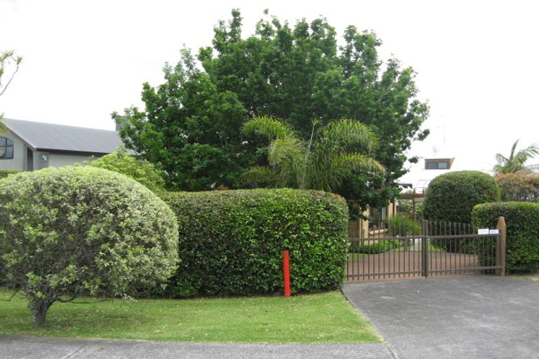 Photo of property in 104 Tindalls Bay Road, Tindalls Beach, Whangaparaoa, 0930