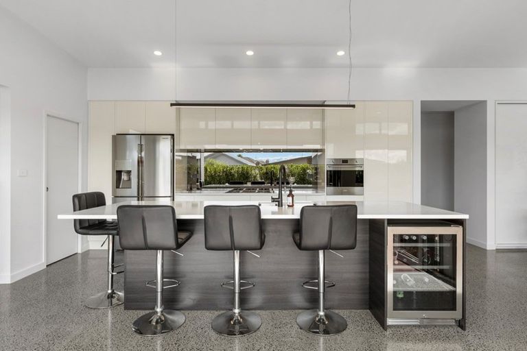 Photo of property in 2 Makura Drive, Papamoa Beach, Papamoa, 3118