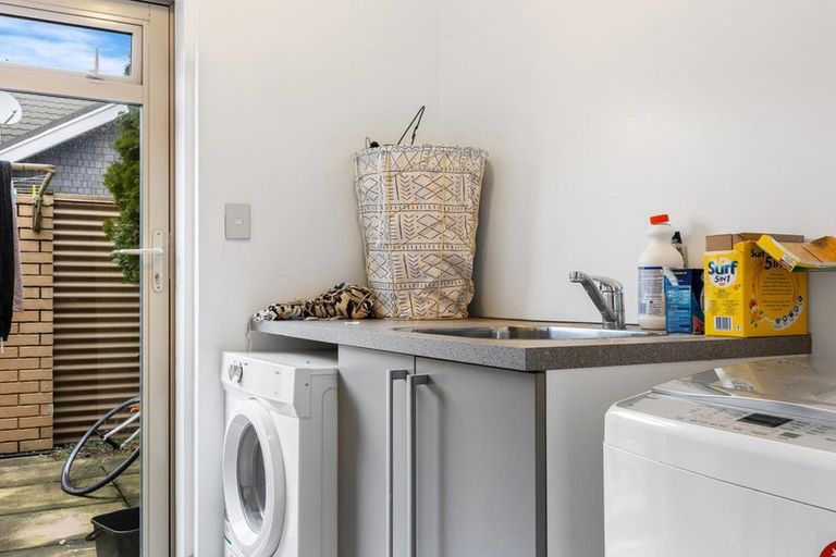 Photo of property in 29 Straven Road, Riccarton, Christchurch, 8011