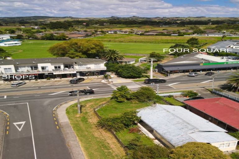 Photo of property in 1 Parakai Avenue, Parakai, 0830