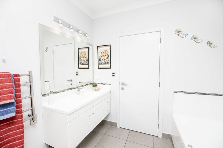 Photo of property in 18 Akaroa Road, Poraiti, Napier, 4112