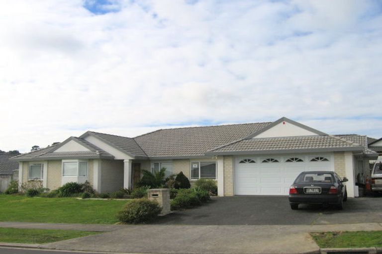 Photo of property in 6 Monivea Place, East Tamaki Heights, Auckland, 2016