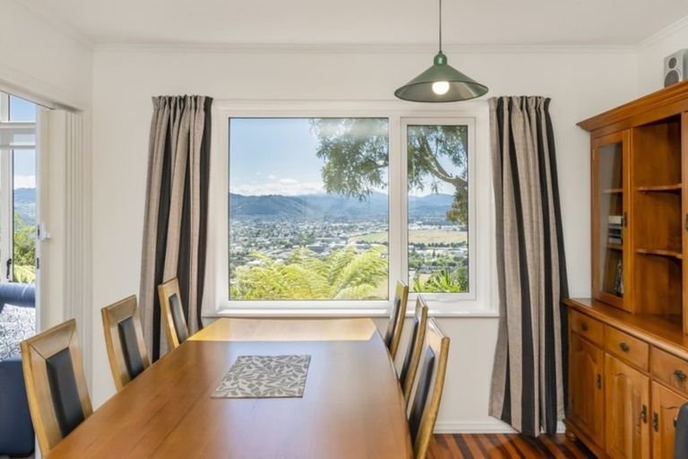 Photo of property in 16 Raynham Way, Silverstream, Upper Hutt, 5019