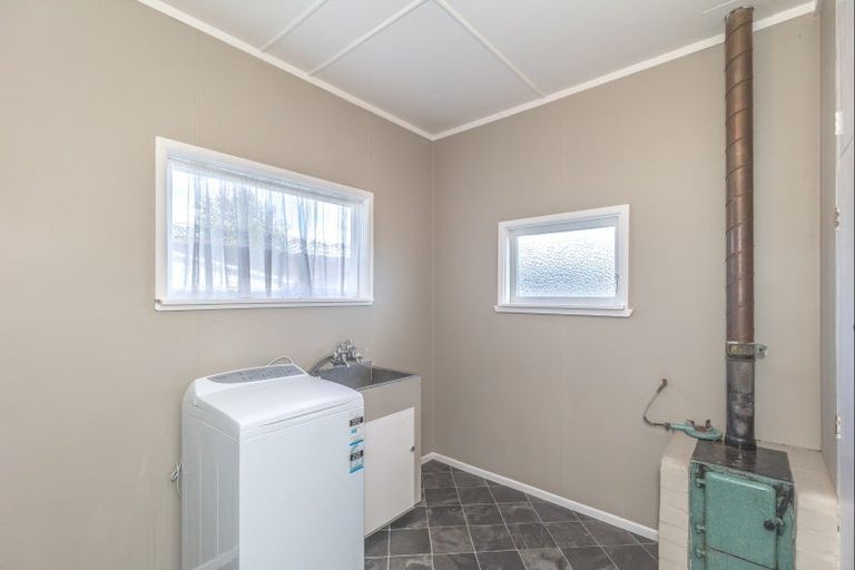 Photo of property in 100 Weraroa Road, Levin, 5510