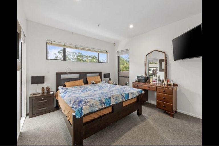 Photo of property in 16 Monkton Close, Greenhithe, Auckland, 0632