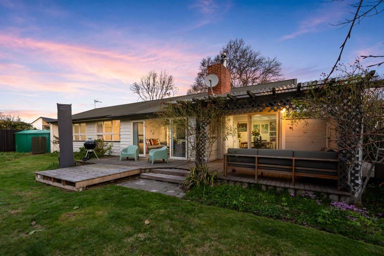 Photo of property in 102 Paparoa Street, Papanui, Christchurch, 8053
