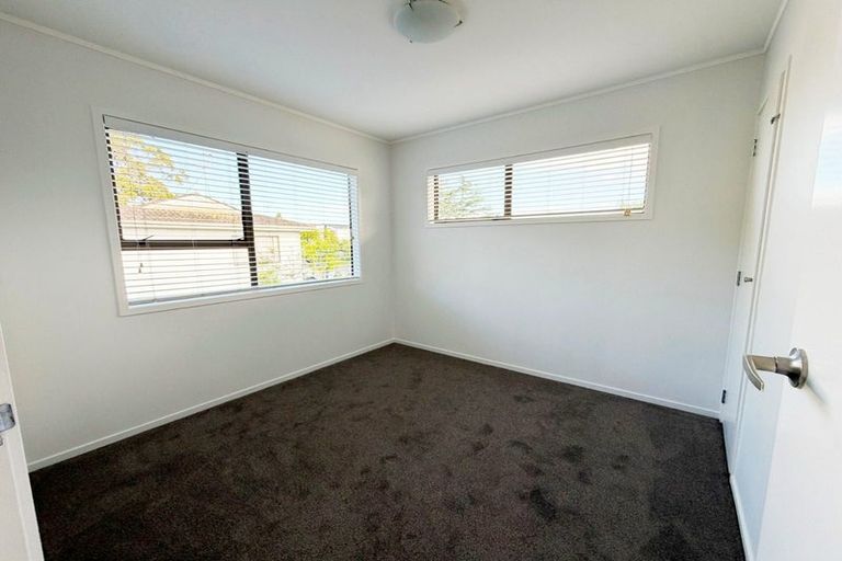 Photo of property in 13 Jenanne Place, Totara Vale, Auckland, 0629