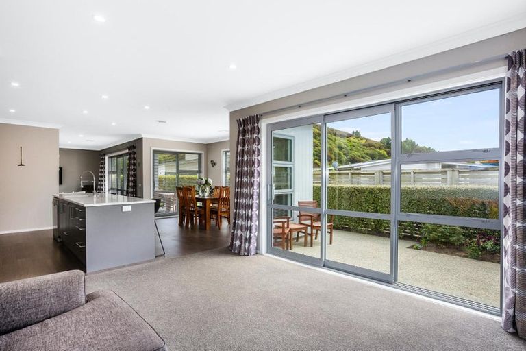 Photo of property in 6 Shoal Place, Whitby, Porirua, 5024